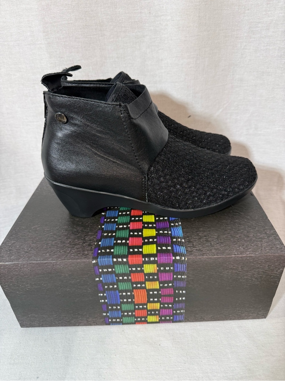Bernie Mev  Black Knit & Leather Slip-On Ankle Booties Size 9